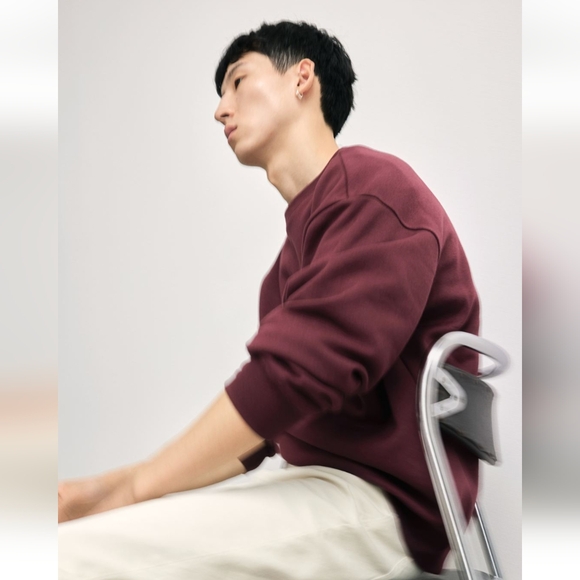 3/$20! H&M Mens Basic Crewneck Sweatshirt - Light Blue - Picture 14 of 14